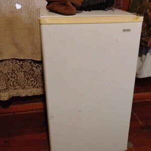 Kenmore 4.4 cb Ft Mini Fridge